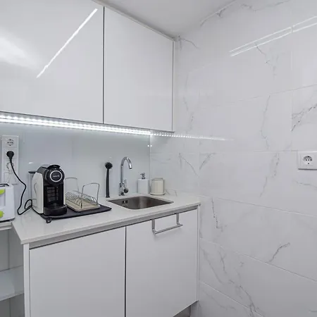 Apartment Stylish One Bedroom With Swimming Pool