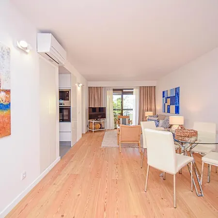 Stylish One Bedroom With Swimming Pool Apartment