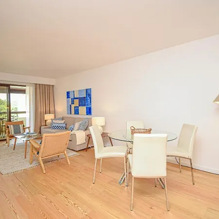 Stylish One Bedroom With Swimming Pool *