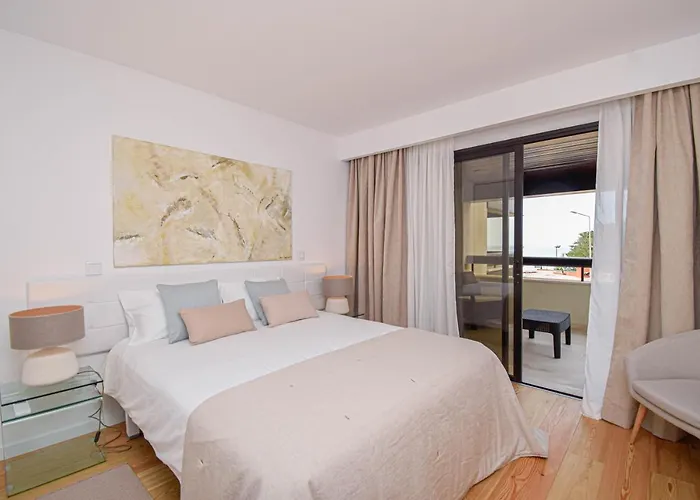 Stylish One Bedroom With Swimming Pool