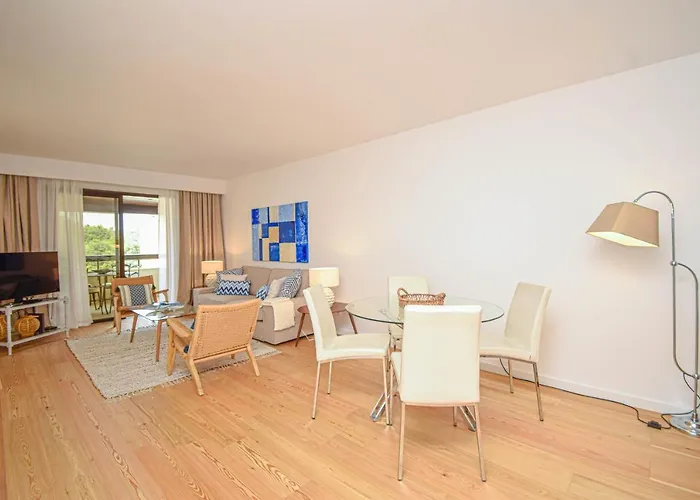 Stylish One Bedroom With Swimming Pool *