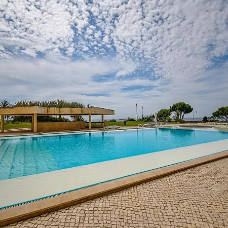 Stylish One Bedroom With Swimming Pool דירה קסקאיס
