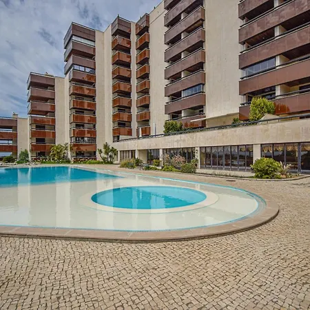 Stylish One Bedroom With Swimming Pool شقة *