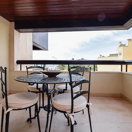 Stylish One Bedroom With Swimming Pool Cascaes