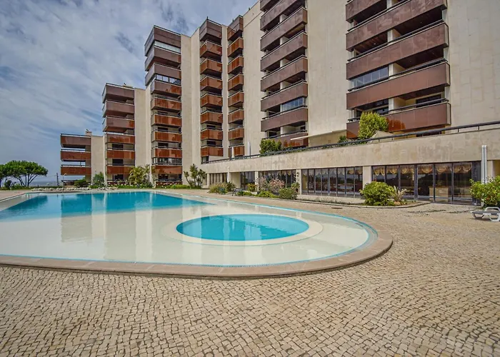 Stylish One Bedroom With Swimming Pool Apartment *