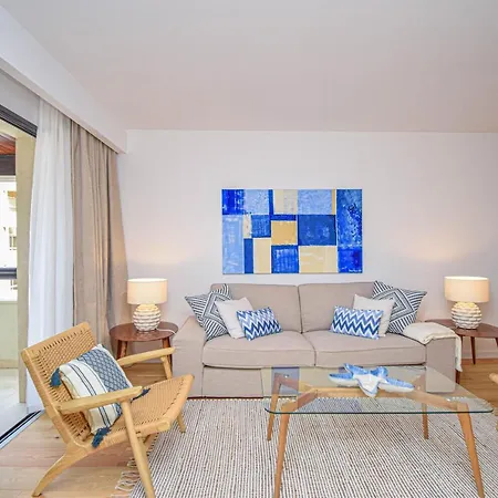 Stylish One Bedroom With Swimming Pool