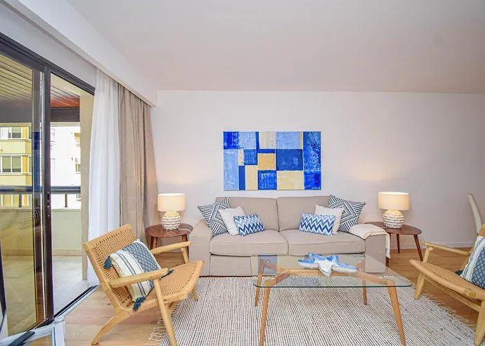 Stylish One Bedroom With Swimming Pool